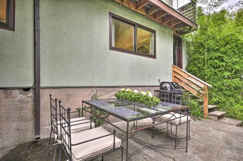 Κήπος έξω από το 3 Mi to Downtown Portland Lush Flat with Fire Pit