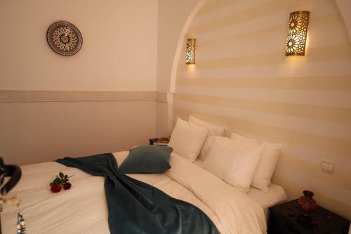 Ліжко або ліжка в номері RIAD ANYSSA