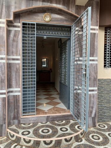 an open door to a room with a tile floor at Appartement Mus saidia in Saïdia