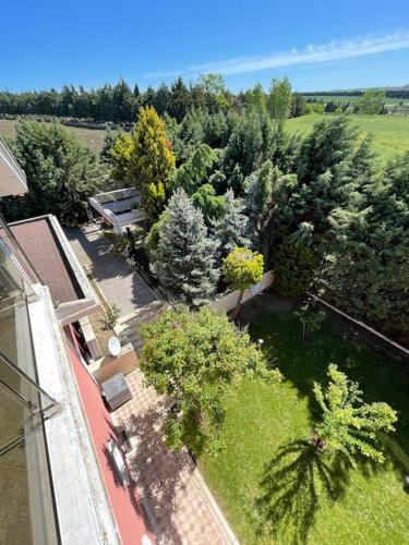 an aerial view of a yard with trees and a park at Silivri Gazitepe'de 3 katlı, havuzlu lüks villa in Silivri