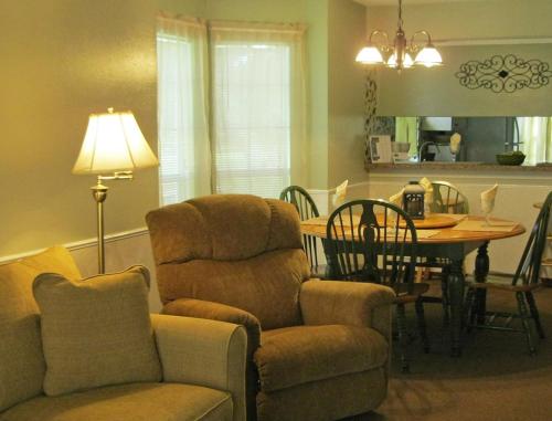 Hillcrest Lake Villas #2 – Photos 3