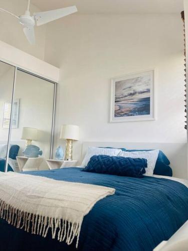 Cama o camas de una habitación en 3Bedrm Beach Penthouse with Rooftop Terrace & WiFi