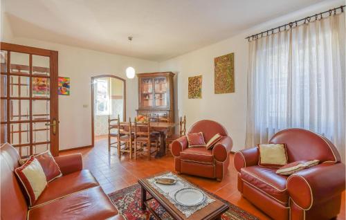 Χώρος καθιστικού στο Amazing Home In Santo Stefano Magra