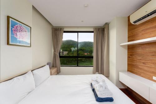 En eller flere senge i et værelse på LAGO APARTMENTS BY TROPICLOOK