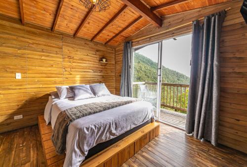 Un pat sau paturi într-o cameră la Cerro Verde Mirador