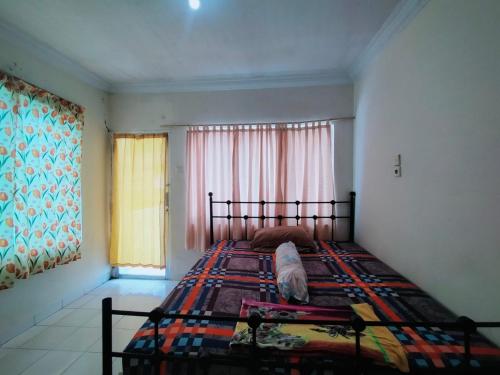 A bed or beds in a room at Villa Highland No 7 P Berastagi View
