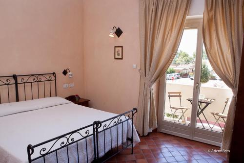 Un pat sau paturi într-o cameră la Albergo del Lago