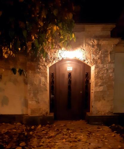 エレバンにあるMonument Guesthouseのギャラリーの写真