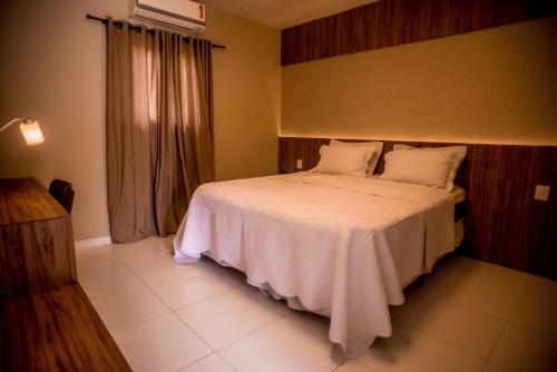 A bed or beds in a room at Hotel Parque do Sol