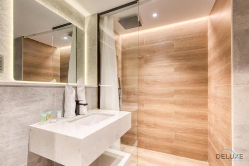 Koupelna v ubytování Delightful 1BR at Al Majara 2 Dubai Marina by Deluxe Holiday Homes