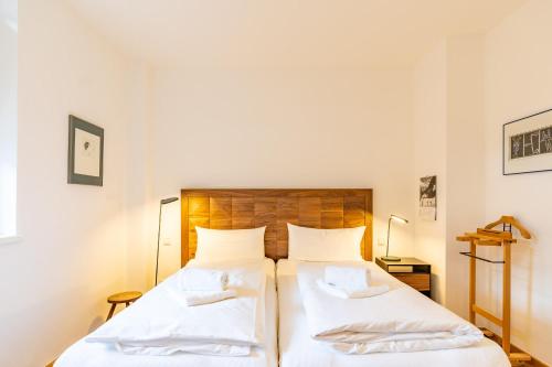 Postel nebo postele na pokoji v ubytování Sonnensuite