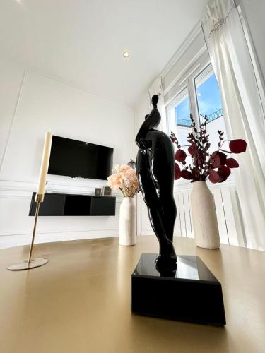a statue of a woman in a living room with flowers at L incomparable - International Palace in Vichy