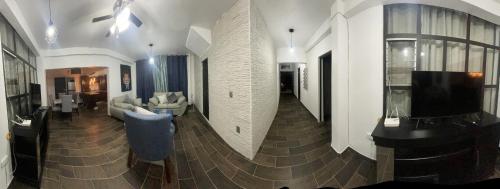 a living room with a couch and a tv at Lovely and warming 3 bed in Morelia