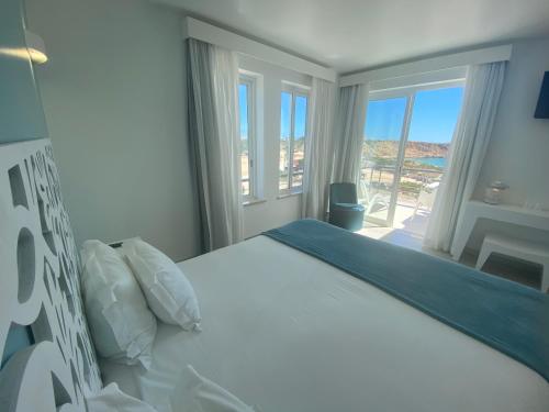 Een bed of bedden in een kamer bij Mareta Beach - Boutique Bed & Breakfast