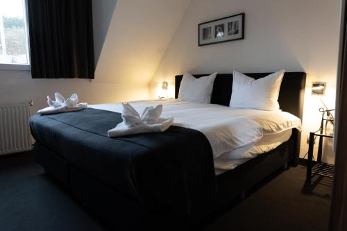 Postel nebo postele na pokoji v ubytování Hotel Tiefenhagen Sauerland