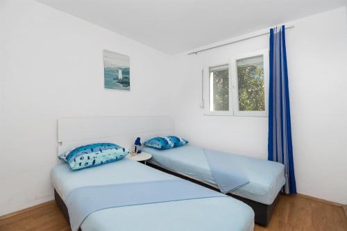 Posteľ alebo postele v izbe v ubytovaní Apartments Anita Tribunj