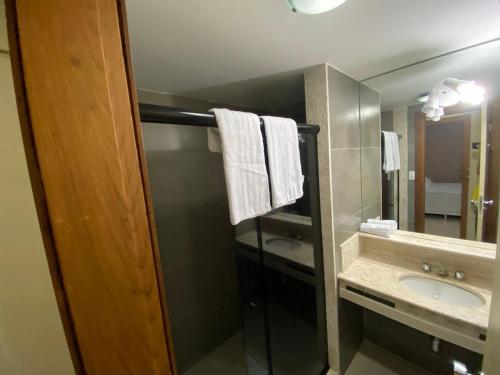 Ванная комната в Lindo Flat Hotel Costa Mar