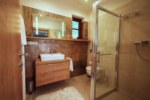 a bathroom with a toilet and a sink and a shower at Chata JASOŇ Kohútka in Lazy pod Makytou