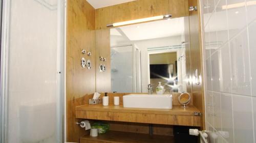 Ένα μπάνιο στο nur 100 m bis zum Strand Appartmentanlage Eldena FeWo 15