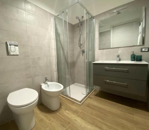 a bathroom with a toilet and a shower and a sink at Casa Giulia in Catania