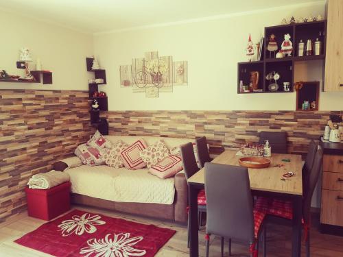 a living room with a bed and a table and a dining room at Appartamento Desi&Michi Ristrutturato Con Balcone in Pinzolo