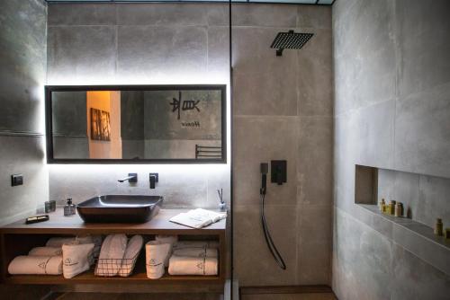 Ένα μπάνιο στο Lepanto Luxury Apartments FF