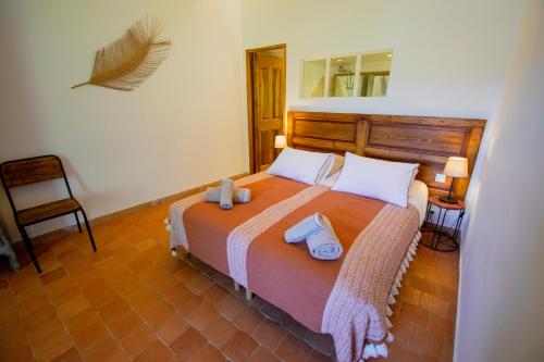 a bedroom with a bed with two towels on it at Domaine Perréal Les Gîtes in Gargas