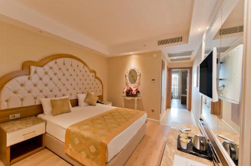 TV o dispositivi per l'intrattenimento presso Oz Hotels Side Premium