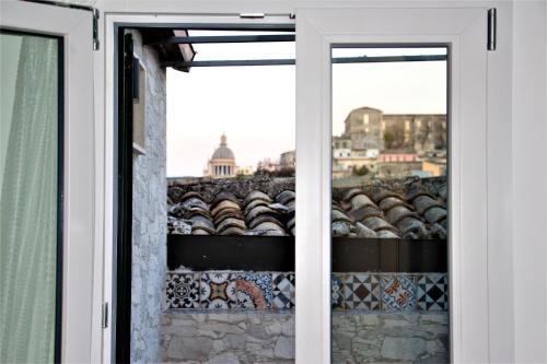 a window with a view of a building at B&B Belvedere All'Idria in Ragusa