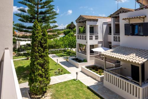 an aerial view of a house with a yard at Trianon Studios in Tsilivi