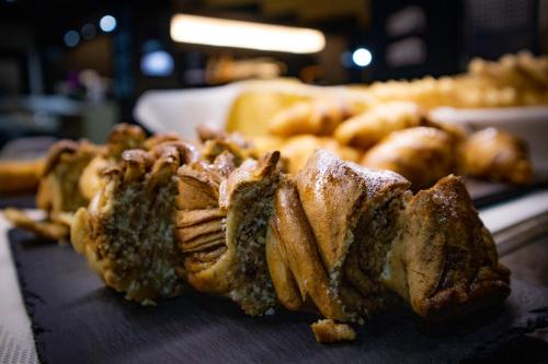 ホテルの敷地内または近くでの食事または食べ物