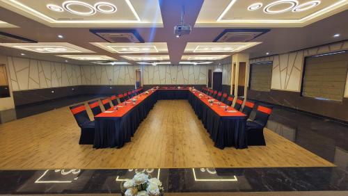 HOTEL SIMRAN INTERNATIONALにあるビジネスエリアまたは会議室
