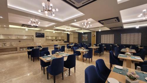 HOTEL SIMRAN INTERNATIONALにあるレストランまたは飲食店