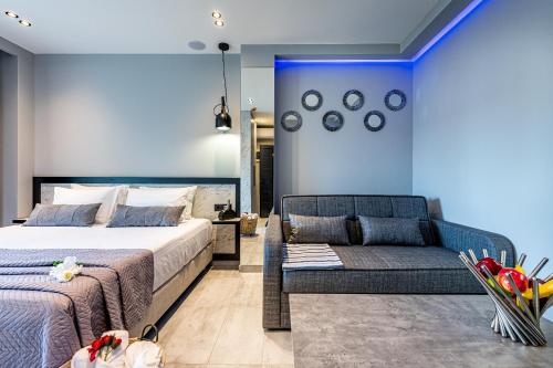 Ένα ή περισσότερα κρεβάτια σε δωμάτιο στο Moon Boutique Hotel - Ultra Luxury Suites with Pool, Perfect for Fun and Relaxation By Villa Mana Gers