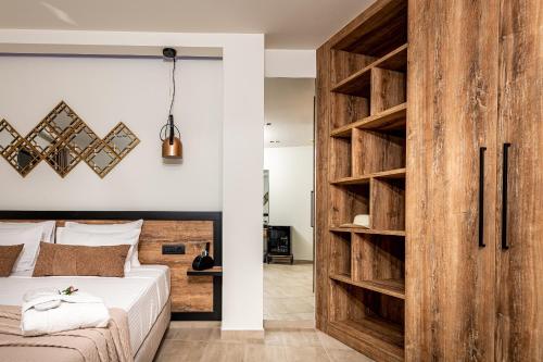 Ένα ή περισσότερα κρεβάτια σε δωμάτιο στο Moon Boutique Hotel - Ultra Luxury Suites with Pool, Perfect for Fun and Relaxation By Villa Mana Gers
