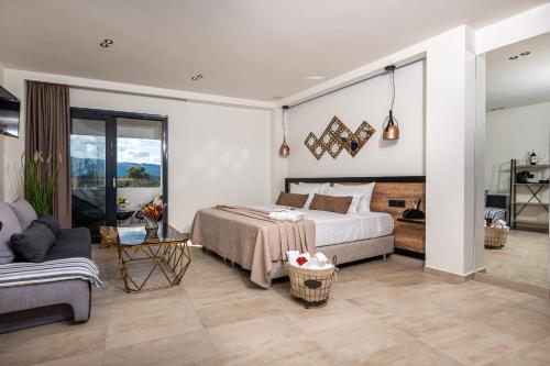 Ένα ή περισσότερα κρεβάτια σε δωμάτιο στο Moon Boutique Hotel - Ultra Luxury Suites with Pool, Perfect for Fun and Relaxation By Villa Mana Gers
