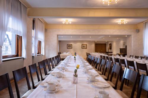 a long dining room with a long table and chairs at Hotel-Restaurant Weinhaus Grebel in Koblenz