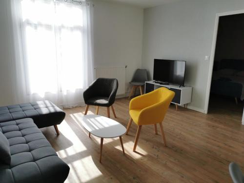 TV a/nebo společenská místnost v ubytování Chez Gabin