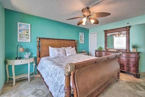 Ένα ή περισσότερα κρεβάτια σε δωμάτιο στο Hudson Resort Condo with Gulf Views and Beach!