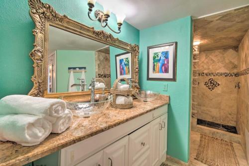 Ванна кімната в Hudson Resort Condo with Gulf Views and Beach!