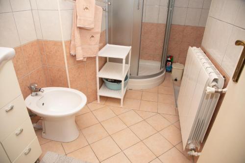 A bathroom at Apartman Žagar