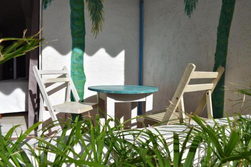 two chairs and a table and two tables and chairs at Hotel Palma de Mallorca in La Paloma