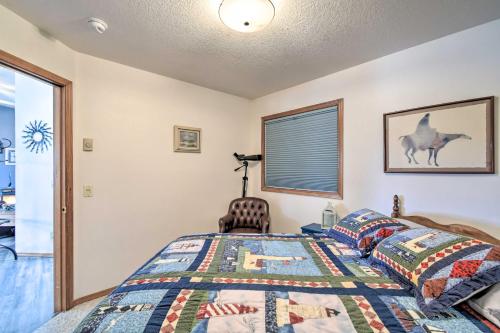 Postel nebo postele na pokoji v ubytování Pet-Friendly Ocean Park Home with Decks and View!
