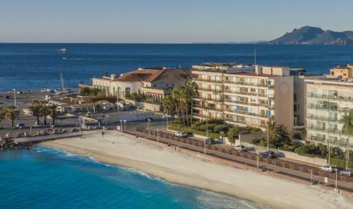 Cannes - Beachfront with private garden - Palm Beach Croisette