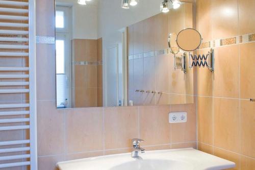 a bathroom with a sink and a mirror at Dünenschloss Dünenschloss 1-10 in Kühlungsborn