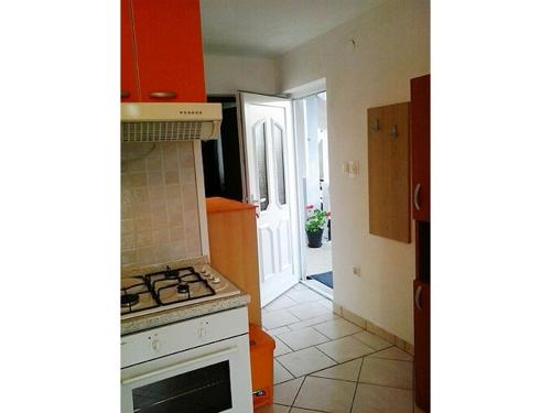Apartment in Novi Vinodolski with sea view, balcony, air conditioning, Wi-Fi (3667-1)