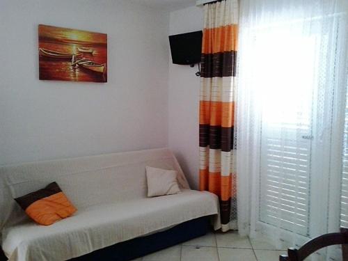 Apartment in Novi Vinodolski with sea view, balcony, air conditioning, Wi-Fi (3667-1)