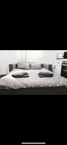 Ένα ή περισσότερα κρεβάτια σε δωμάτιο στο Gloria Apartman