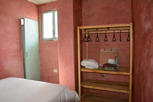 Una cama o camas en una habitación de La Percha Hostal