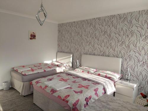 Postel nebo postele na pokoji v ubytování Home accommodation